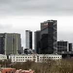 Modern In The Heart Of Uus-veerenni *